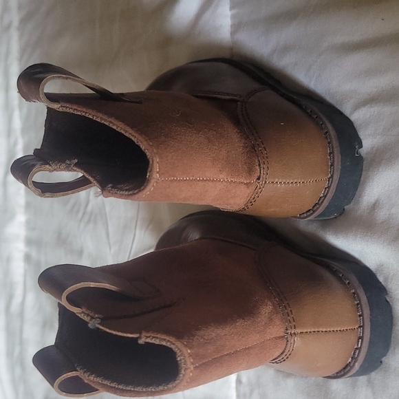 Brown boots - Picture 3 of 4